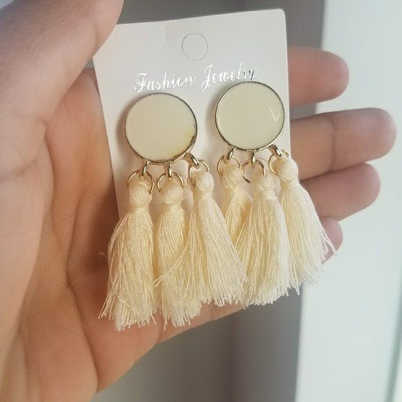 Off White tassel earring - Picture 2 of 4
